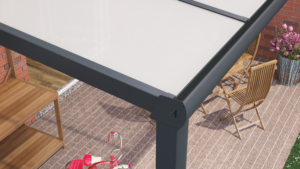 Close-up van een antraciet veranda dak 500x300 met opaal polycarbonaat platen van 16mm dik
