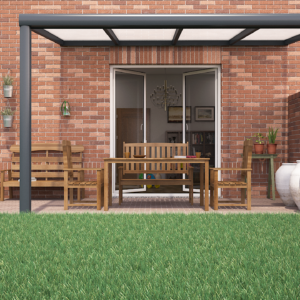 Kleine antraciet aluminium veranda 400x300 met polycarbonaat dak passend bij een bakstenen gevel
